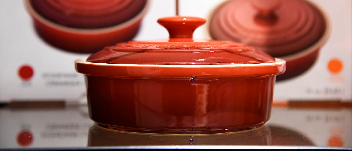 https://mohegansun.com/content/dam/mohegansun/Images/Shopping/Le_Creuset/Carousel-Le_Creuset_2-1440x500.jpg